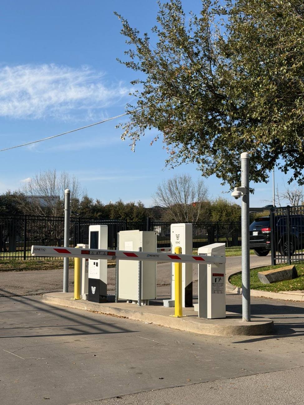 Technician diagnosing a driveway gate that won't open in Dallas–Fort Worth